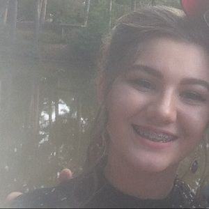 Meet your Posher, Chloe